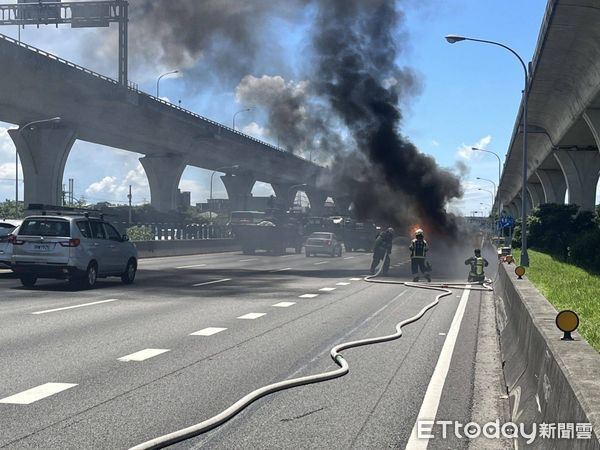 ▲▼             國1桃園段火燒車。（圖／記者沈繼昌翻攝，下同）