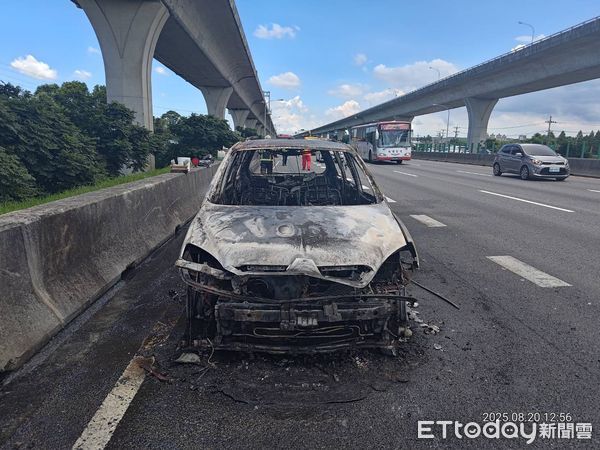 ▲▼             國1桃園段火燒車。（圖／記者沈繼昌翻攝，下同）