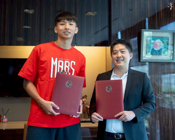 ▲台北戰神宣布簽下兩名新秀謝銘駿、魏芃禾（圖／戰神提供）