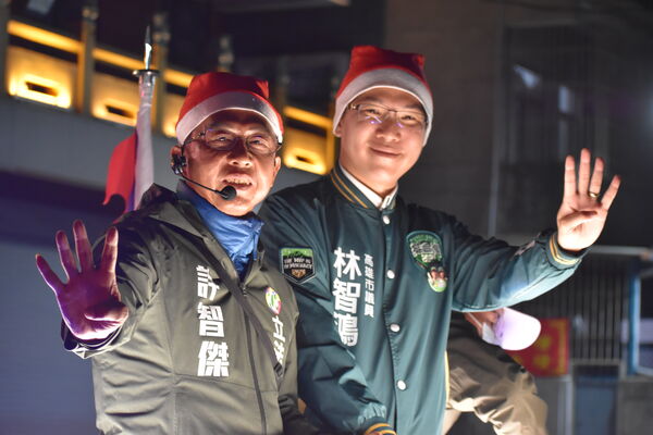 ▲▼民進黨湧言會高雄市議員林智鴻及黃飛鳳表態挺立委許智傑選高雄市長。（圖／立委許智傑國會辦公室提供）
