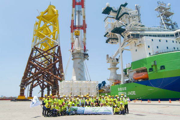 ▲台船環海專案以及環海翡翠輪團隊與業主於台北港與最後一批水下基礎合影留念。（圖／台船環海）