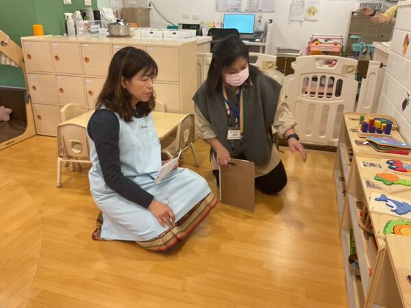 ▲每家托嬰中心每年至少須接受訪視輔導2次。（圖／新竹市政府提供）
