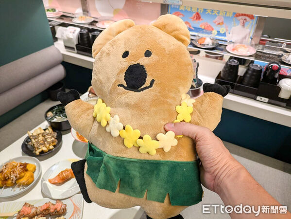 ▲爭鮮攜手DINOTAENG矮袋鼠推限量周邊。（圖／記者黃士原攝）