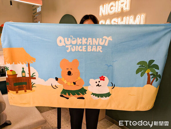 ▲爭鮮攜手DINOTAENG矮袋鼠推限量周邊。（圖／記者黃士原攝）