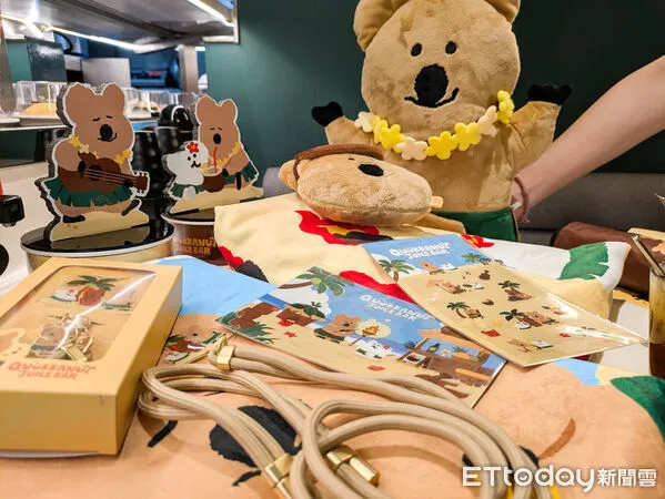 ▲爭鮮攜手DINOTAENG矮袋鼠推限量周邊。（圖／記者黃士原攝）