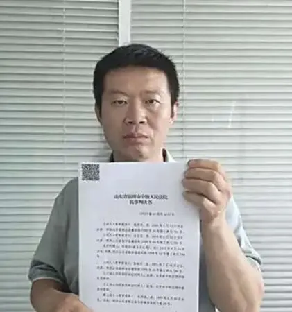 ▲▼陸男被兒子毆打　起疑做親子鑑定：兩個都不是親生的。（圖／翻攝微博）