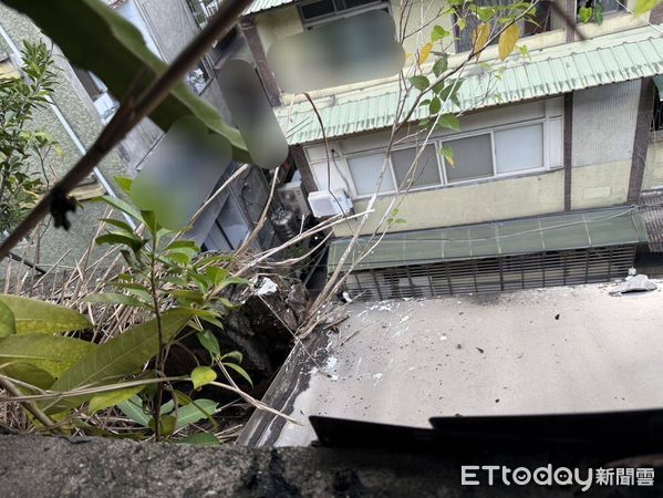 ▲▼             新北男爬到頂樓刷油漆不慎墜樓身亡。（圖／記者陳以昇翻攝，下同）