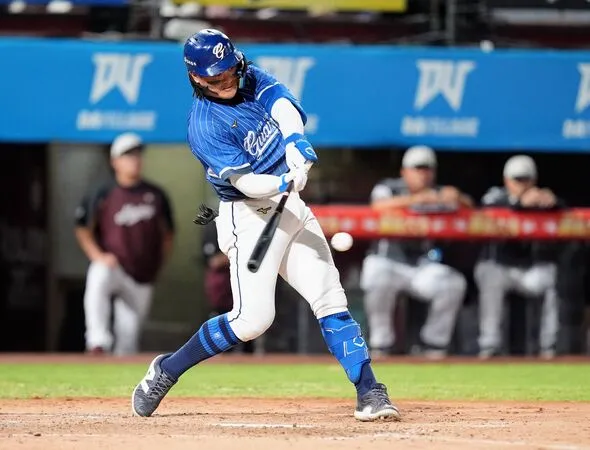 ▲▼張育成。（圖／富邦悍將提供）