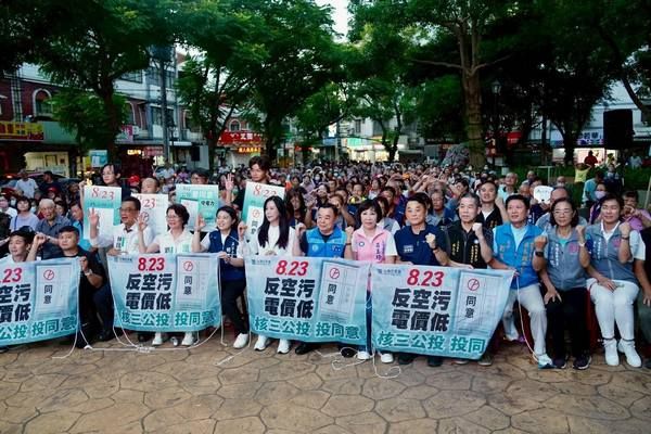 ▲藍白人士，連日於桃園舉辦多場「核三延役公投」宣講