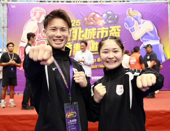 ▲大會代言人巴黎奧運拳擊銅牌得主吳詩儀的陪練員邱智琳（右）明將挑戰日本奧運銅牌並木月海、BC亞洲輕蠅量級金腰帶的新科亞洲拳王邱正（右）意外落敗。（圖／北市體育局提供）