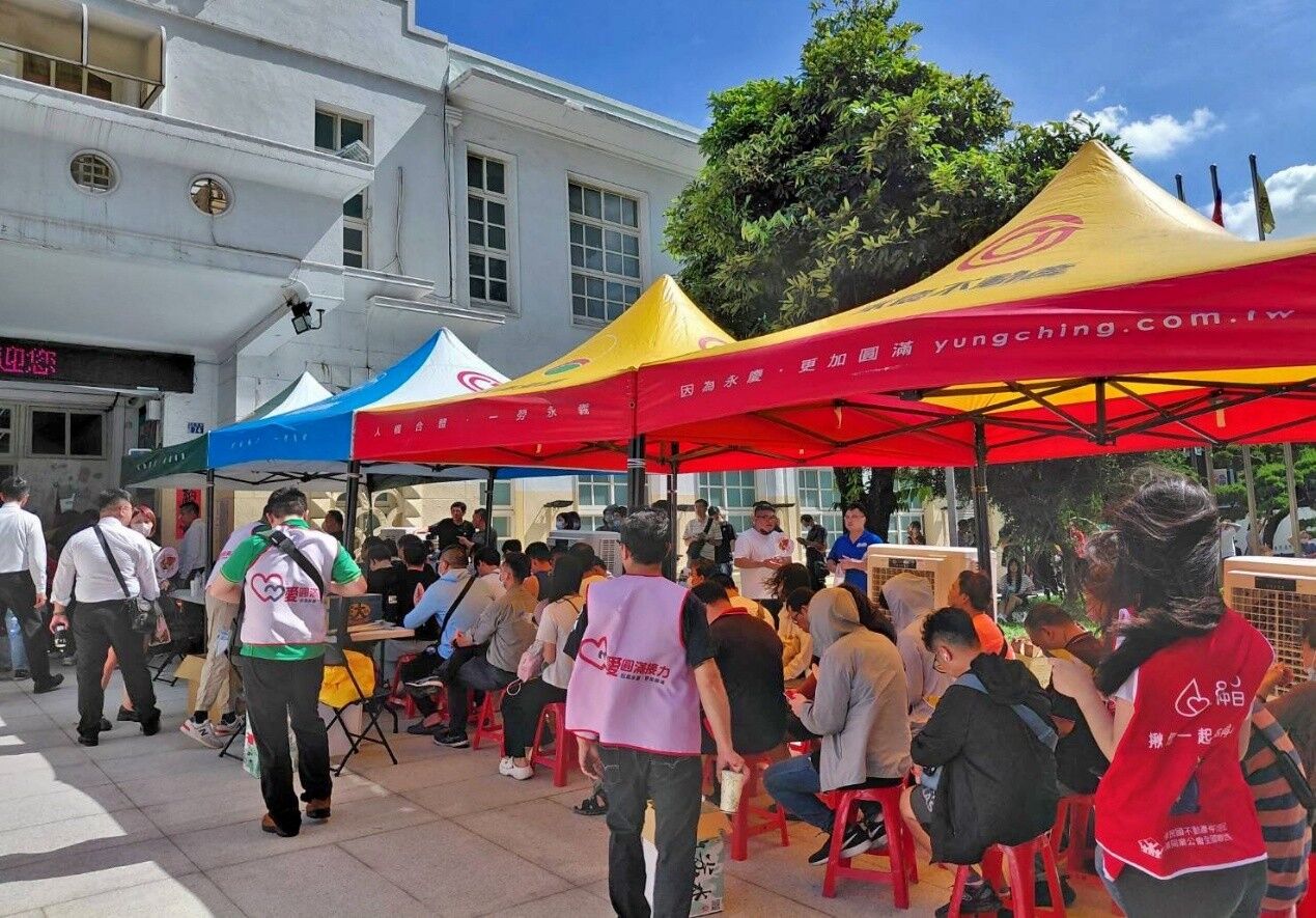 永慶加盟四品牌中區經管會動員彰化加盟店 募428袋血送暖（圖／永慶房產集團提供）