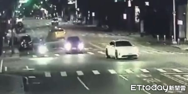 ▲▼新興車禍 。（圖／記者許宥孺翻攝）