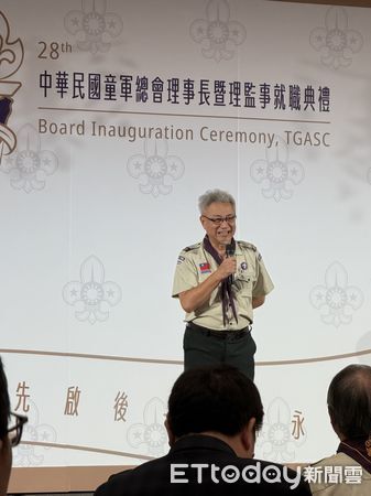 ▲出身台南的高國倫就任中華民國童軍總會理事長，台南市童軍會理監事幹部北上祝賀。（記者林東良翻攝，下同）