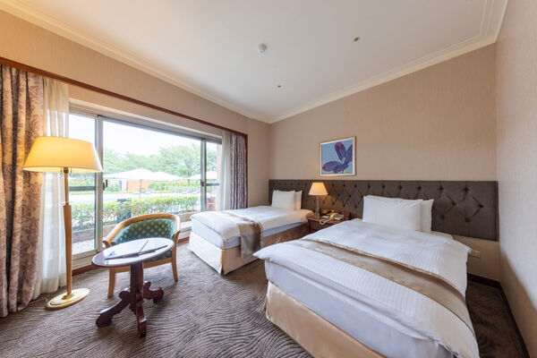 ▲桃園高爾夫俱樂部．悅華大酒店推出盛夏微涼一泊二食優惠，平日一泊二食雙人房每晚3,299元起,全新旋轉滑水道開放。（圖／天成飯店集團提供）