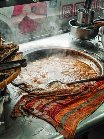 ▲▼阿專砂鍋魚頭。（圖／部落客胖貓咪的奇幻旅程授權提供）