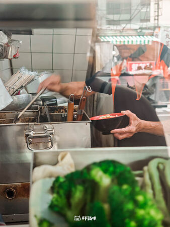 ▲▼阿專砂鍋魚頭。（圖／部落客胖貓咪的奇幻旅程授權提供）