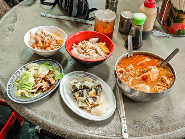 ▲▼阿專砂鍋魚頭。（圖／部落客胖貓咪的奇幻旅程授權提供）