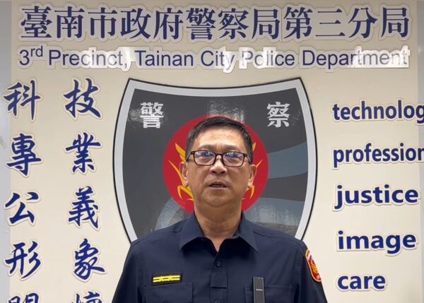 ▲台南九份子大道發生違停糾紛，男子持球棒恐嚇行人，影片在網路瘋傳。（圖／翻攝自社會事新聞影音）