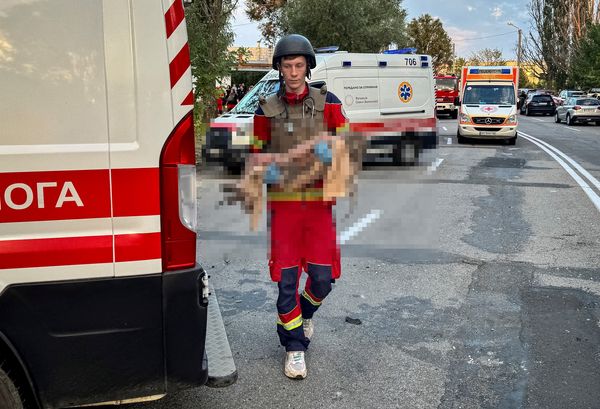 ▲▼烏克蘭哈爾科夫遭俄羅斯空襲，共7人喪命、24人受傷，當中甚至包括一名僅1歲半的女童。（圖／路透）