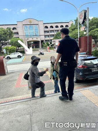 ▲潮州警分局員警收到陳姓阿嬤感謝信。（圖／記者陳崑福翻攝）