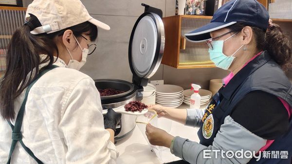 ▲▼花蓮衛生局查核輕食餐業者，抽驗26件相關產品，檢驗包含大腸桿菌、沙門氏桿菌等多項微生物標準。（圖／花蓮衛生局提供，下同）