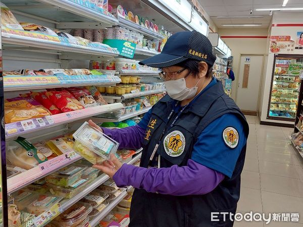 ▲▼花蓮衛生局查核輕食餐業者，抽驗26件相關產品，檢驗包含大腸桿菌、沙門氏桿菌等多項微生物標準。（圖／花蓮衛生局提供，下同）
