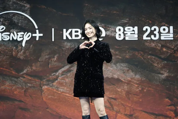 ▲▼雷嘉汭進軍韓國！參演夥伴竟是大咖馬東石　記者會「韓文流利」對答。（圖／Disney+提供）