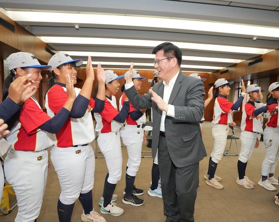 ▲▼外交部長林佳龍主持「貝比魯斯聯盟U16女子壘球世錦賽」奪冠慶賀茶會，勉勵台灣青年勇敢走向世界（圖／外交部提供）