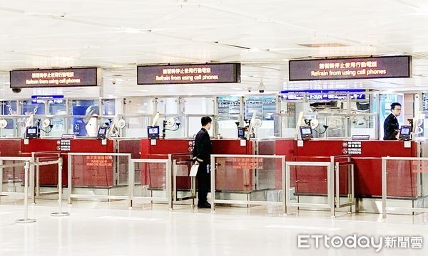 ▲桃園機場今年5至8月間發生3起旅客涉嫌運毒還攻擊海關人員案件，桃園地檢署今天說明偵辦過程，圖為桃園機場第二航廈海關入境大廳。（資料照／記者沈繼昌攝）