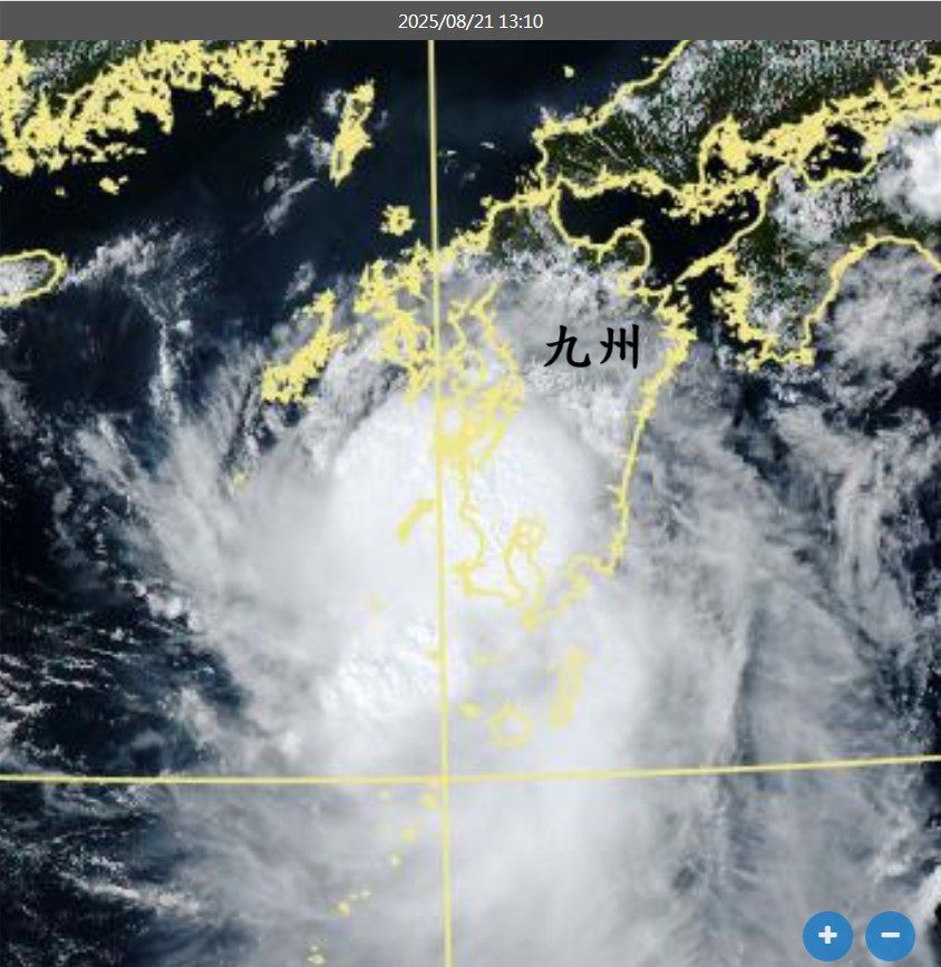 ▲ 鄭明典分析衛星雲圖，玲玲颱風近中心持續有強對流發展，估將對九州造成可觀影響。（圖／翻攝自Facebook／鄭明典）