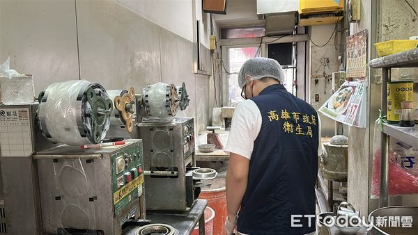 ▲▼衛生局到店家稽查。（圖／記者許宥孺翻攝）