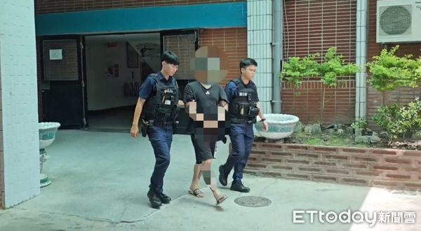 ▲▼蔡男持17公分長的兇刀砍殺女友，刀上血跡斑斑。（圖／記者王兆麟翻攝）