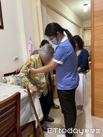 ▲自今年8月1日起，年滿80歲長者免評即可申請聘僱外籍看護工，以簡化流程、減輕家庭負擔。（圖／花蓮縣政府提供，下同）