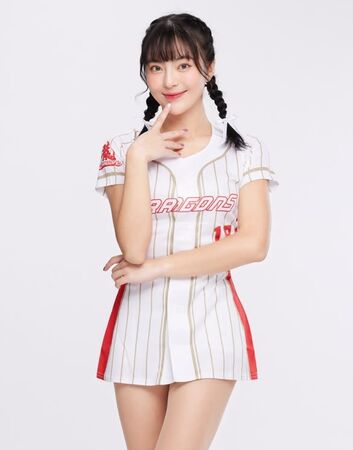 ▲口水突無預警宣布暫時停工！　認「身體遇到問題」病房照報平安。（圖／翻攝自口水IG）