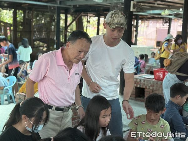  ▲▼    童年渡假村陳明順陳柏任父子致力於推展美術畫畫活動，讓學子們感受與體驗當台灣印象派實踐家的精彩與樂趣  。（圖／記者翁伊森攝）