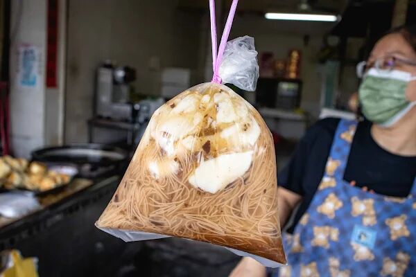 ▲▼國小麵線豆花水煎包。（圖／部落客美熊很愛吃授權提供）