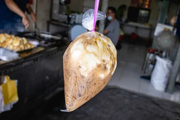 ▲▼國小麵線豆花水煎包。（圖／部落客美熊很愛吃授權提供）