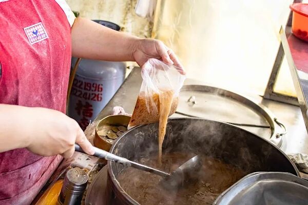 ▲▼國小麵線豆花水煎包。（圖／部落客美熊很愛吃授權提供）