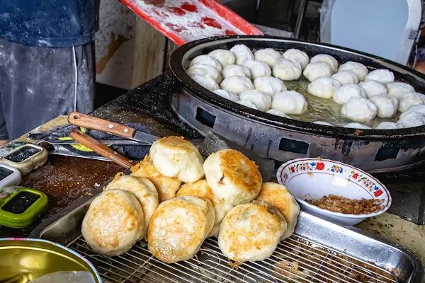 ▲▼國小麵線豆花水煎包。（圖／部落客美熊很愛吃授權提供）