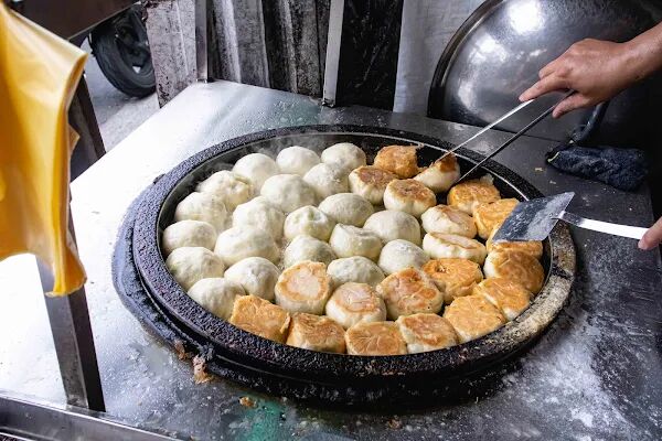 ▲▼國小麵線豆花水煎包。（圖／部落客美熊很愛吃授權提供）