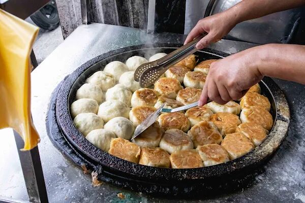 ▲▼國小麵線豆花水煎包。（圖／部落客美熊很愛吃授權提供）