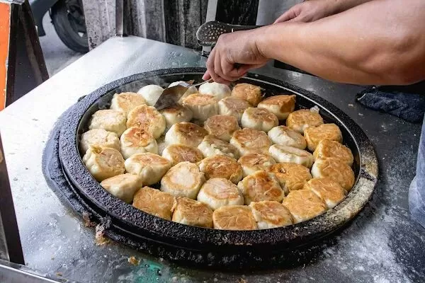 ▲▼國小麵線豆花水煎包。（圖／部落客美熊很愛吃授權提供）