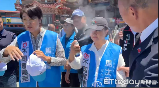 ▲▼盧秀燕幫韓國瑜噴防曬油。（圖／讀者提供）