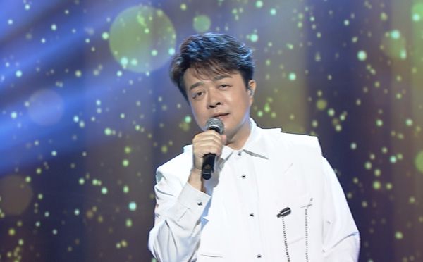 ▲▼《綜藝一級棒》翁立友擔任節目大來賓，康康模仿伍佰維妙維俏。（圖／中視提供）