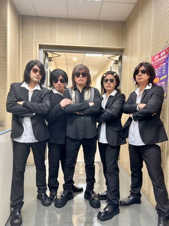 ▲▼《綜藝一級棒》翁立友擔任節目大來賓，康康模仿伍佰維妙維俏。（圖／中視提供）