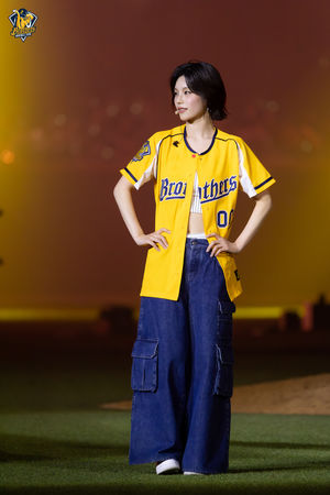 ▲▼獨家／ITZY大巨蛋熱血喊：便當，揮棒落空！有娜手機寵姐暱稱公開。（圖／中信提供）