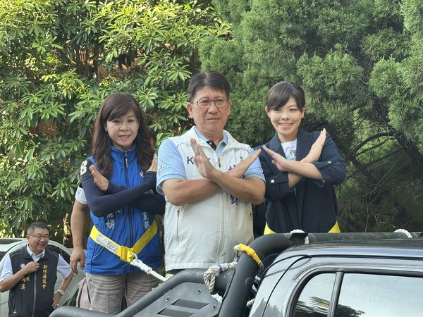 ▲高虹安21日陪同林思銘車掃催大罷免不同意票。（圖／林思銘國會辦公室提供）