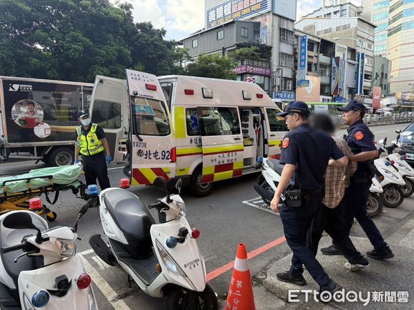 ▲▼一名醉漢深夜暗巷隨機打人，引發社會恐慌，台中衛生局將他強制送醫。（圖／民眾提供，下同）