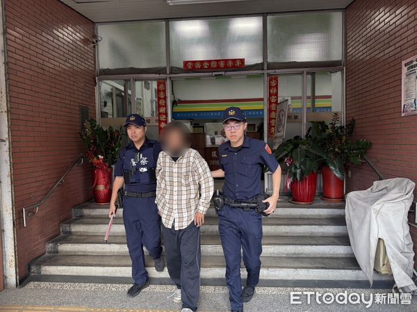 ▲▼一名醉漢深夜暗巷隨機打人，引發社會恐慌，台中衛生局將他強制送醫。（圖／民眾提供，下同）