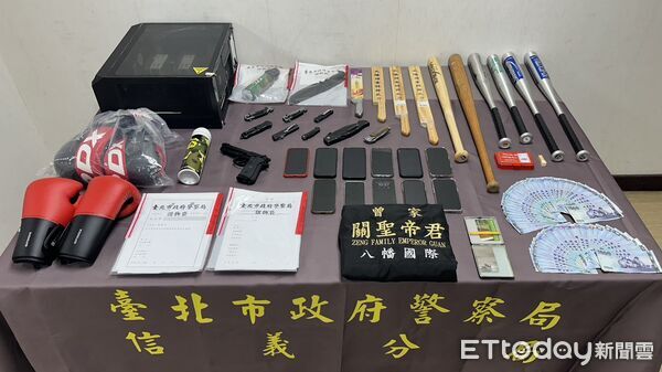 ▲信義警分局破獲竹聯幫明仁會幹部紀男犯下擄人勒索眾案逮捕9人到案。（圖／記者張君豪翻攝）